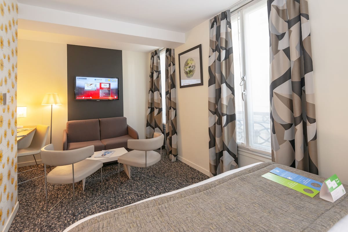 Premium Room, 1 Queen Bed with Sofa bed