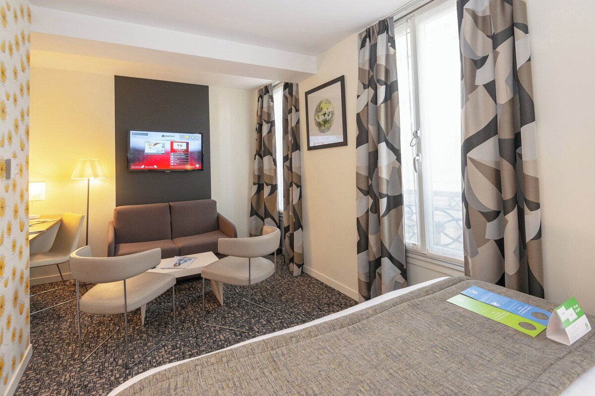 Quarto premium, 1 cama Queen e sofá-cama | Frigobar, cofres nos quartos, escrivaninha