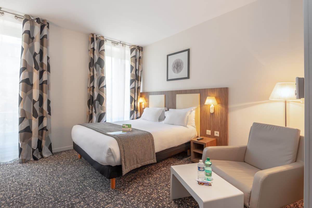 Suite, 1 Queen Bed (Living Area) | Minibar, in-room safe, individually decorated, individually furnished