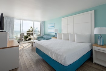 Superior Oceanfront King | Hypo-allergenic bedding, pillowtop beds, in-room safe, desk at Tides Folly Beach, Charlestons Oceanfront Hotel