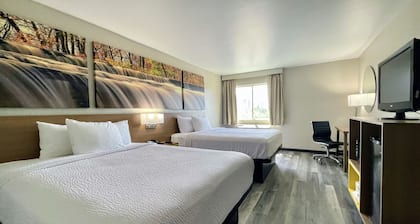 Days Inn by Wyndham Columbus IN