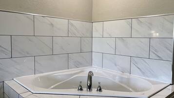 Suite, 1 King Bed, Non Smoking | Bathroom