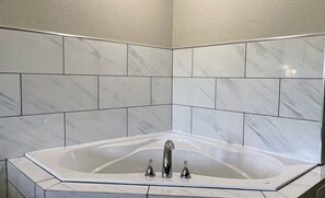 Suite, 1 King Bed, Non Smoking | Bathroom