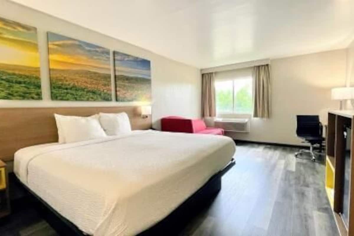 Desk, iron/ironing board, free WiFi, bed sheets