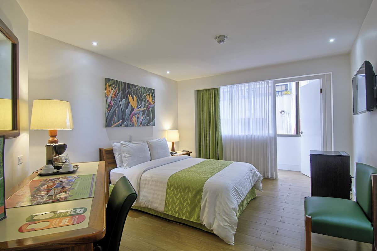 1 chambre, coffres-forts dans les chambres, bureau