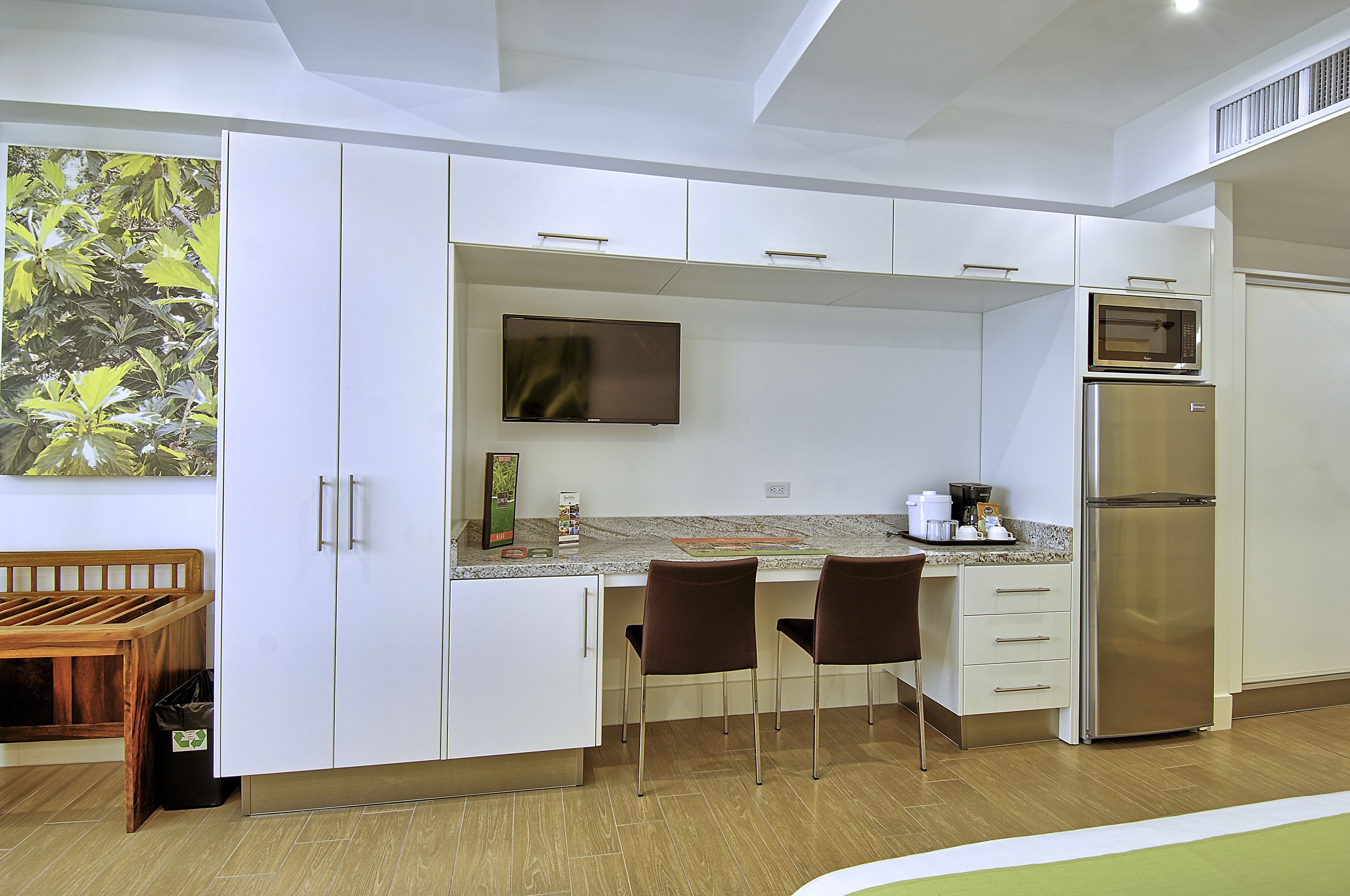 deluxe plus | 1 bedroom, in-room safe, desk, laptop workspace