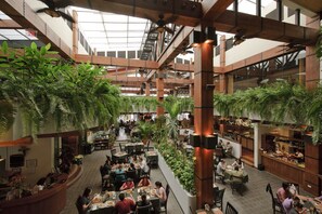 Breakfast, lunch, dinner and brunch served - Balmoral Hotel San José CR, Historic District (San José)