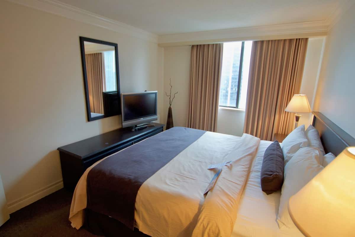 Egyptian cotton sheets, premium bedding, pillowtop beds, in-room safe