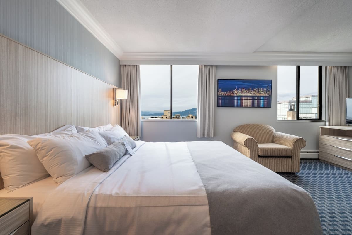 Premium Studio, 1 King Bed, City View | Egyptian cotton sheets, premium bedding, pillowtop beds, in-room safe
