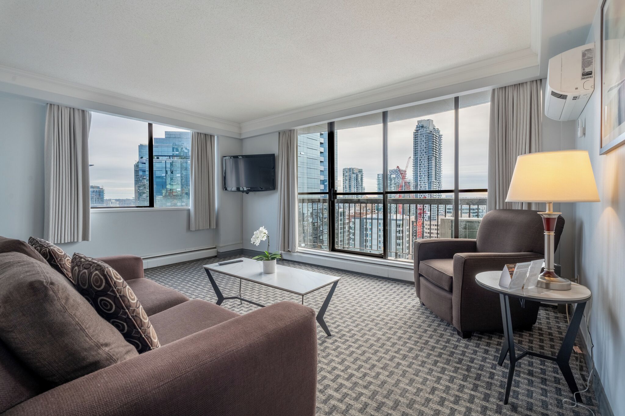 32-inch flat-screen tv with digital channels, tv, ipod dock