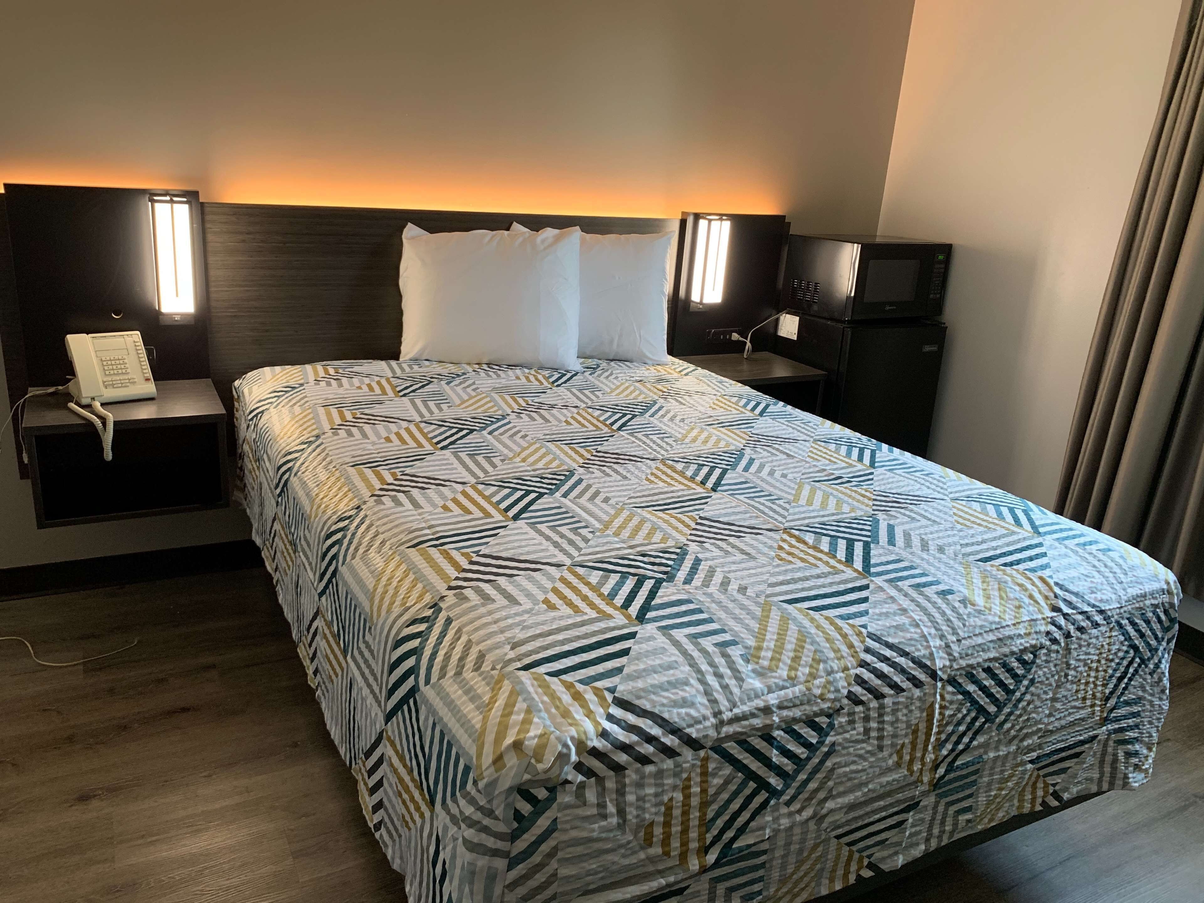 Desk, laptop workspace, free WiFi, bed sheets