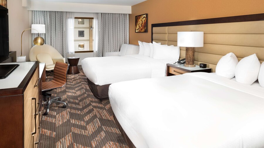 DoubleTree by Hilton Hotel Lawrence