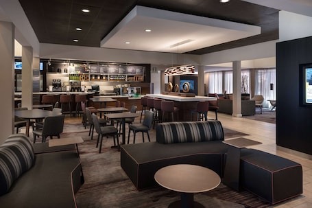 Lobby. Sonesta Select Phoenix Camelback
