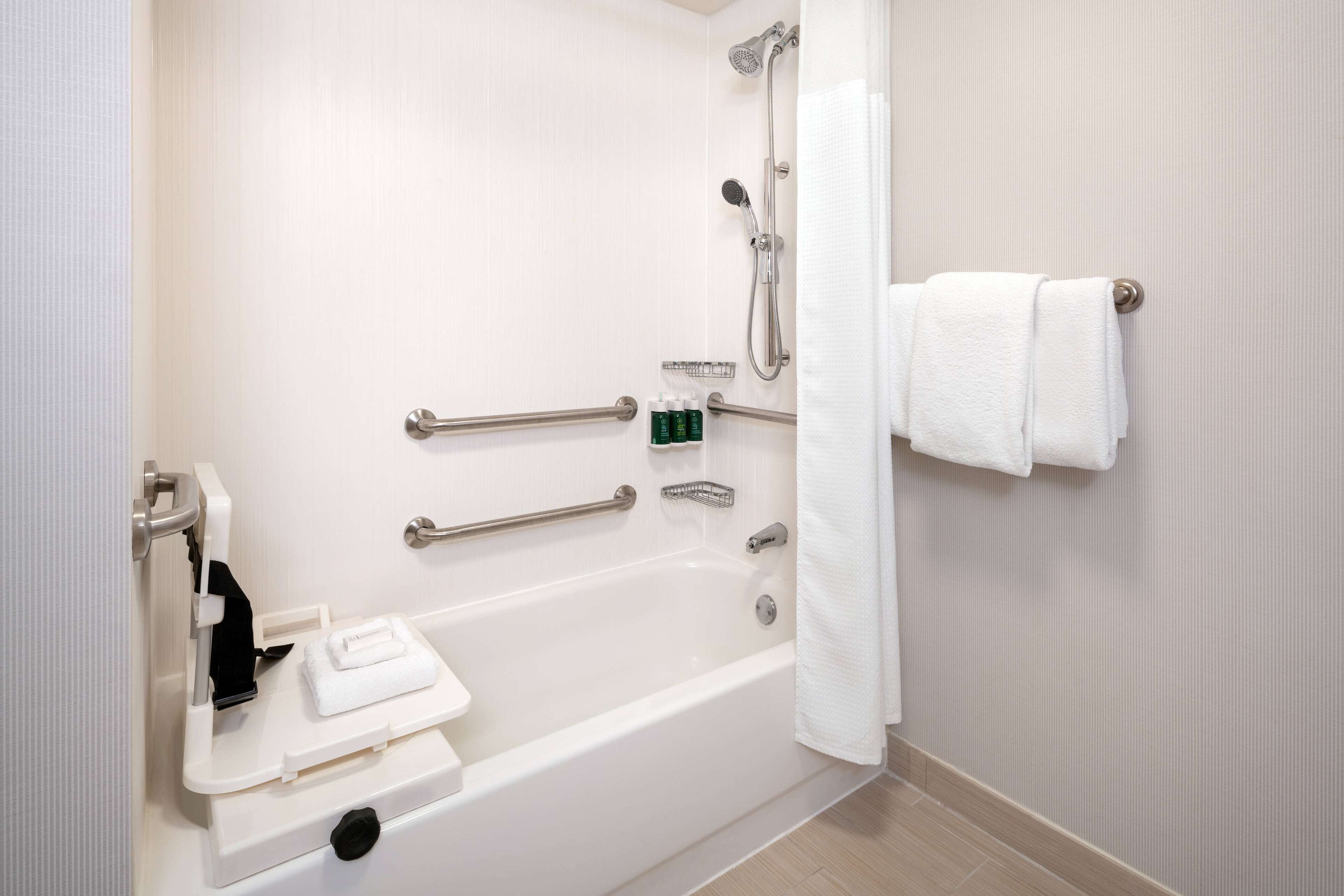 combined shower/bathtub, free toiletries, hair dryer, towels