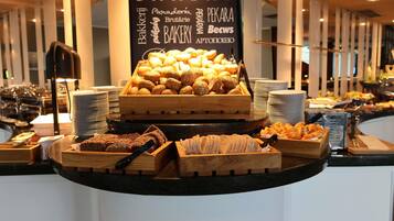 Tägliches Frühstücksbuffet (76 PLN pro Person)