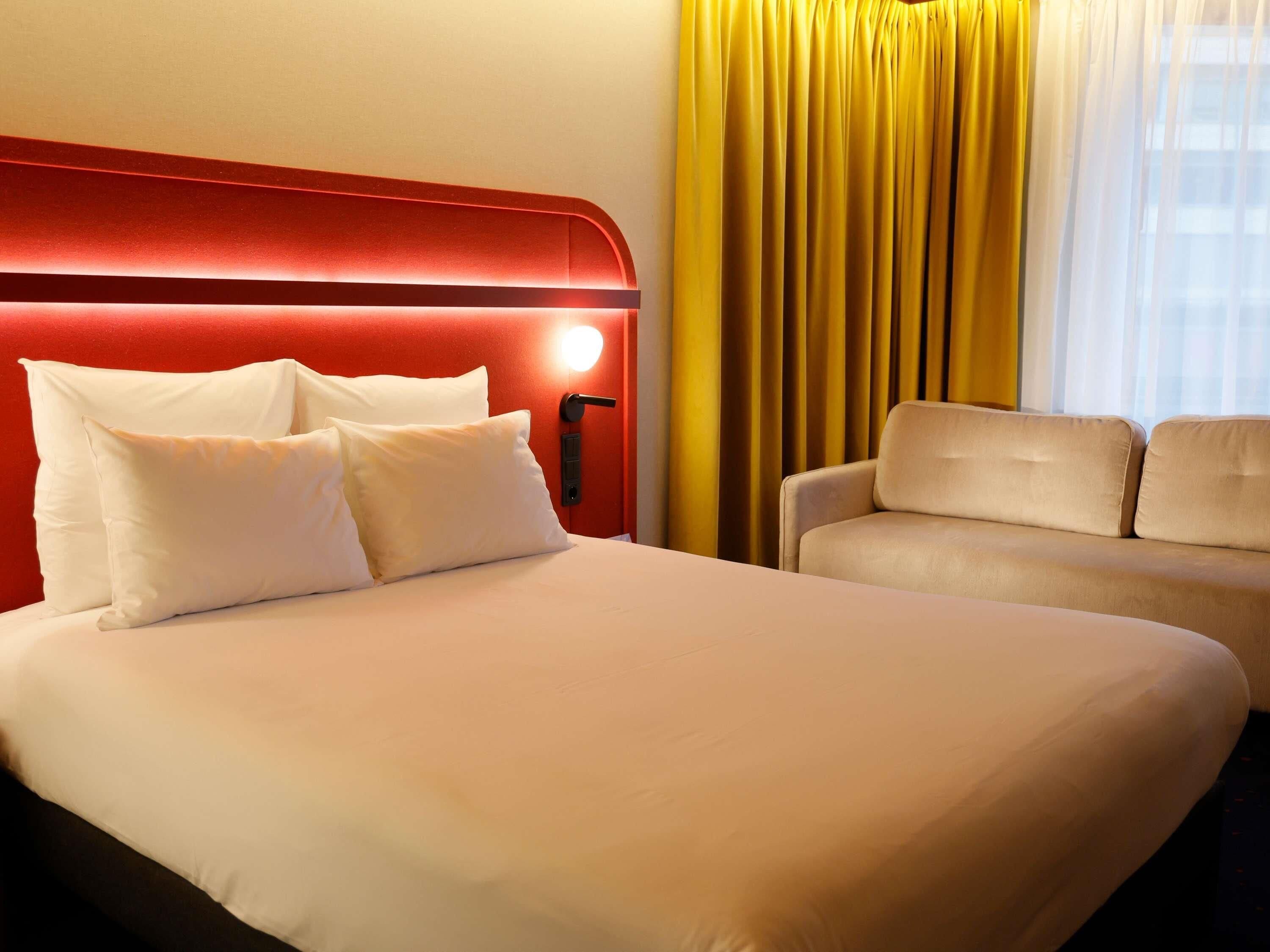 Minibar, Zimmersafe, Schreibtisch, laptopgeeigneter Arbeitsplatz