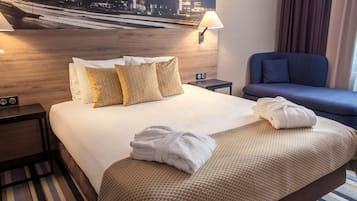 Minibar, in-room safe, desk, laptop workspace