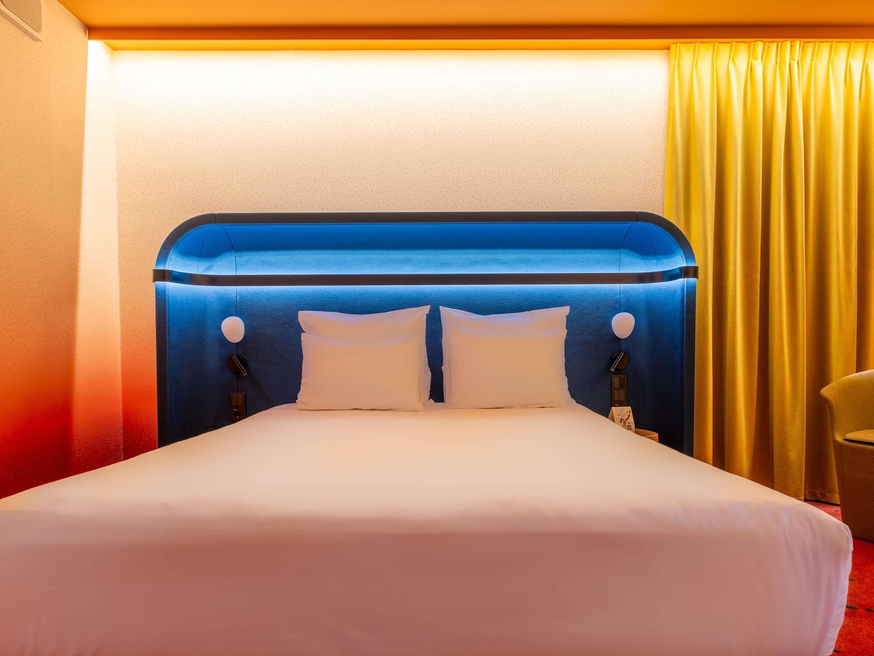 Superior Room, 1 Queen Bed | Minibar, in-room safe, desk, laptop workspace