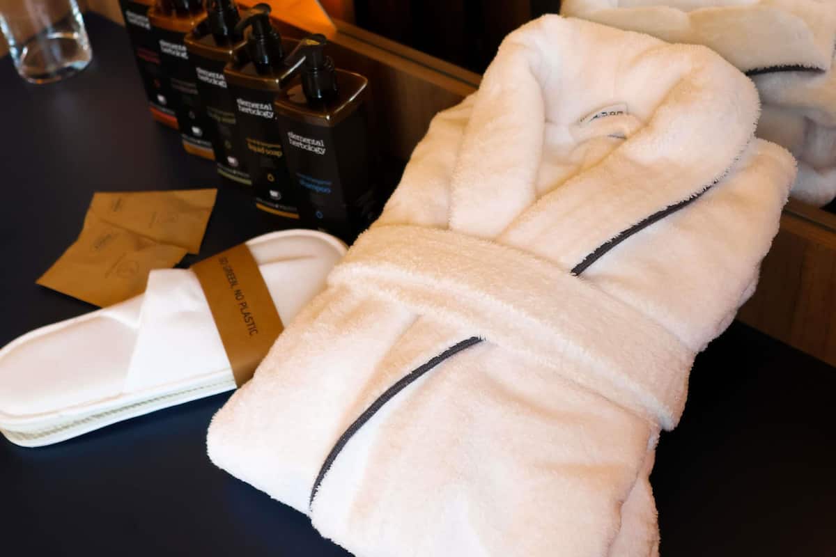 Superior Room, 1 Queen Bed | Minibar, in-room safe, desk, laptop workspace
