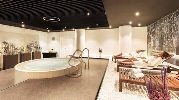 Indoor spa tub