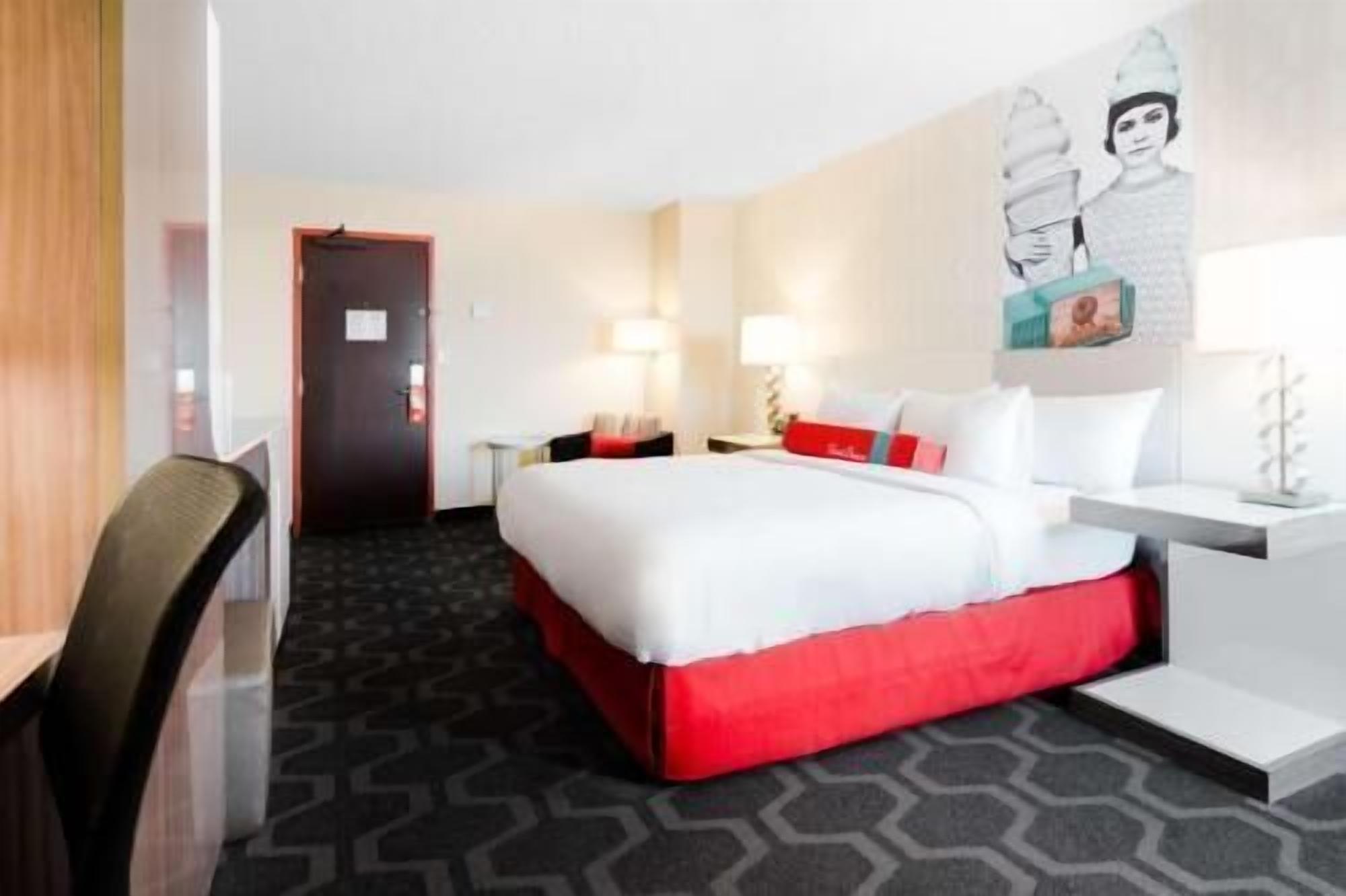 Hypo-allergenic bedding, in-room safe, desk, laptop workspace