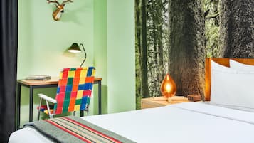 Room, 1 King Bed (Camp Curtis) | Ropa de cama hipoalergénica y caja de seguridad en la habitación