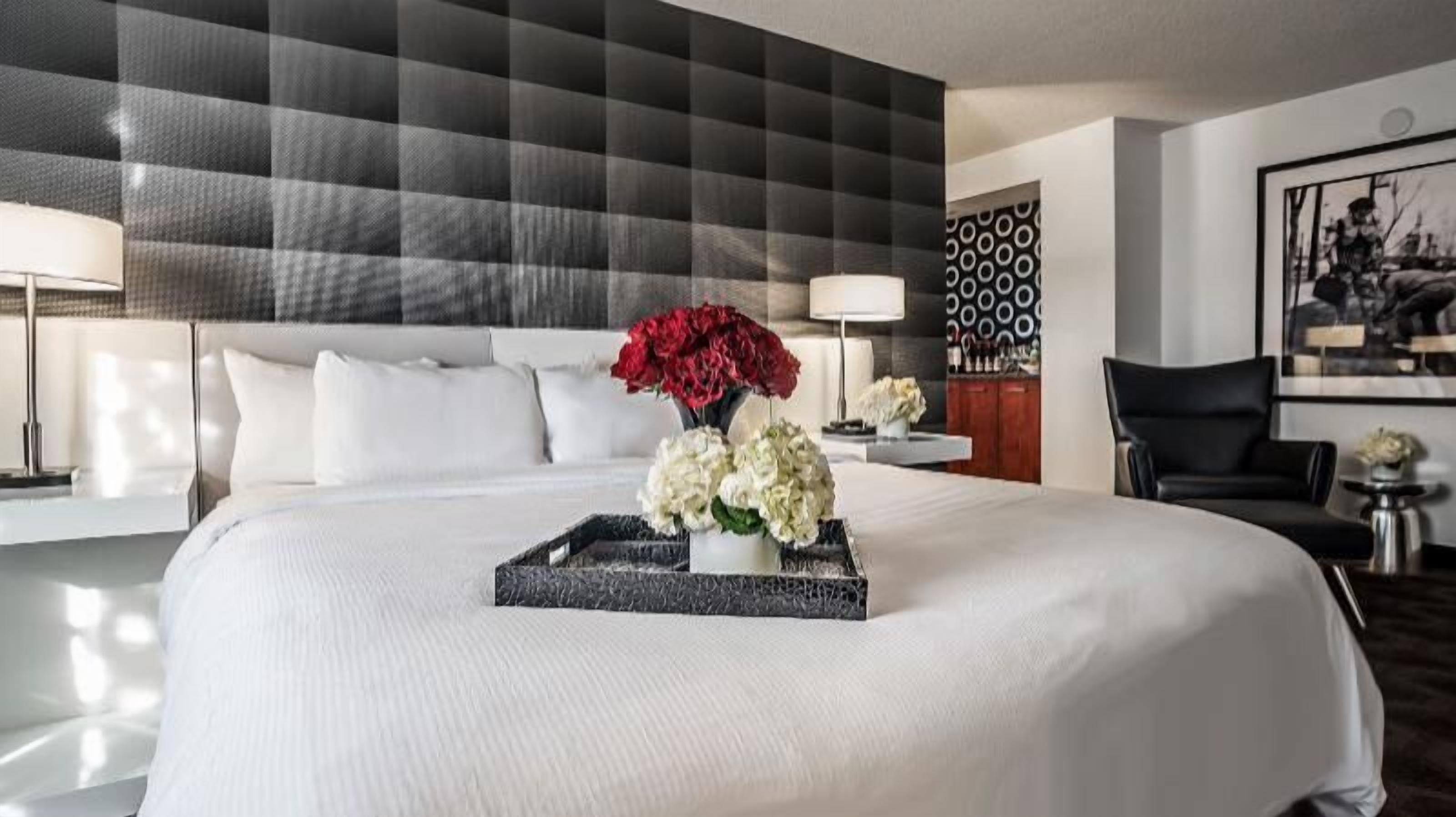 Hypo-allergenic bedding, in-room safe, desk, laptop workspace