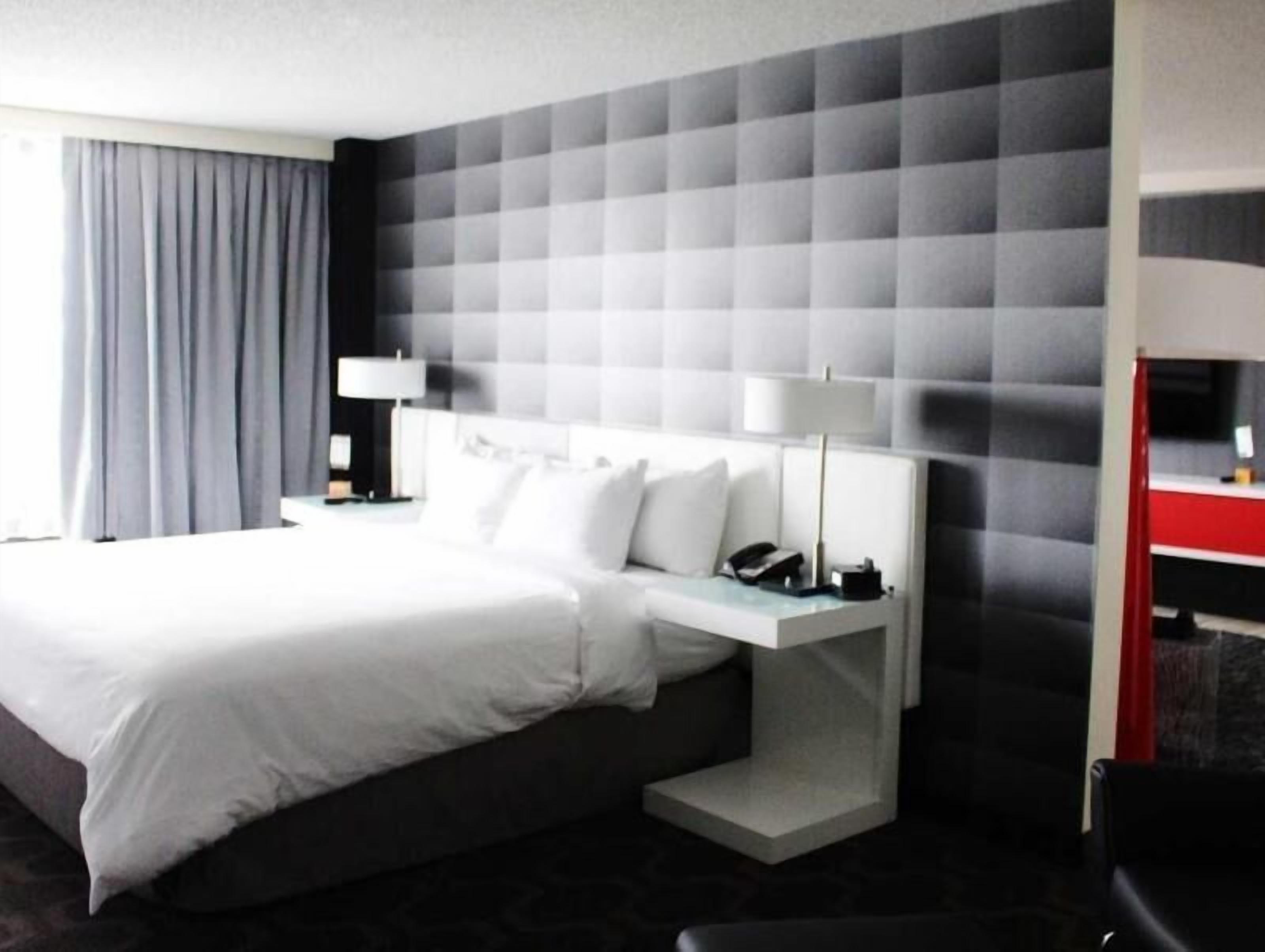 Hypo-allergenic bedding, in-room safe, desk, laptop workspace