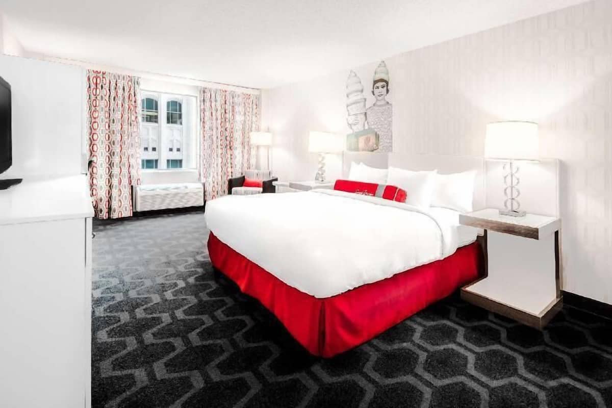 Hypo-allergenic bedding, in-room safe, desk, laptop workspace