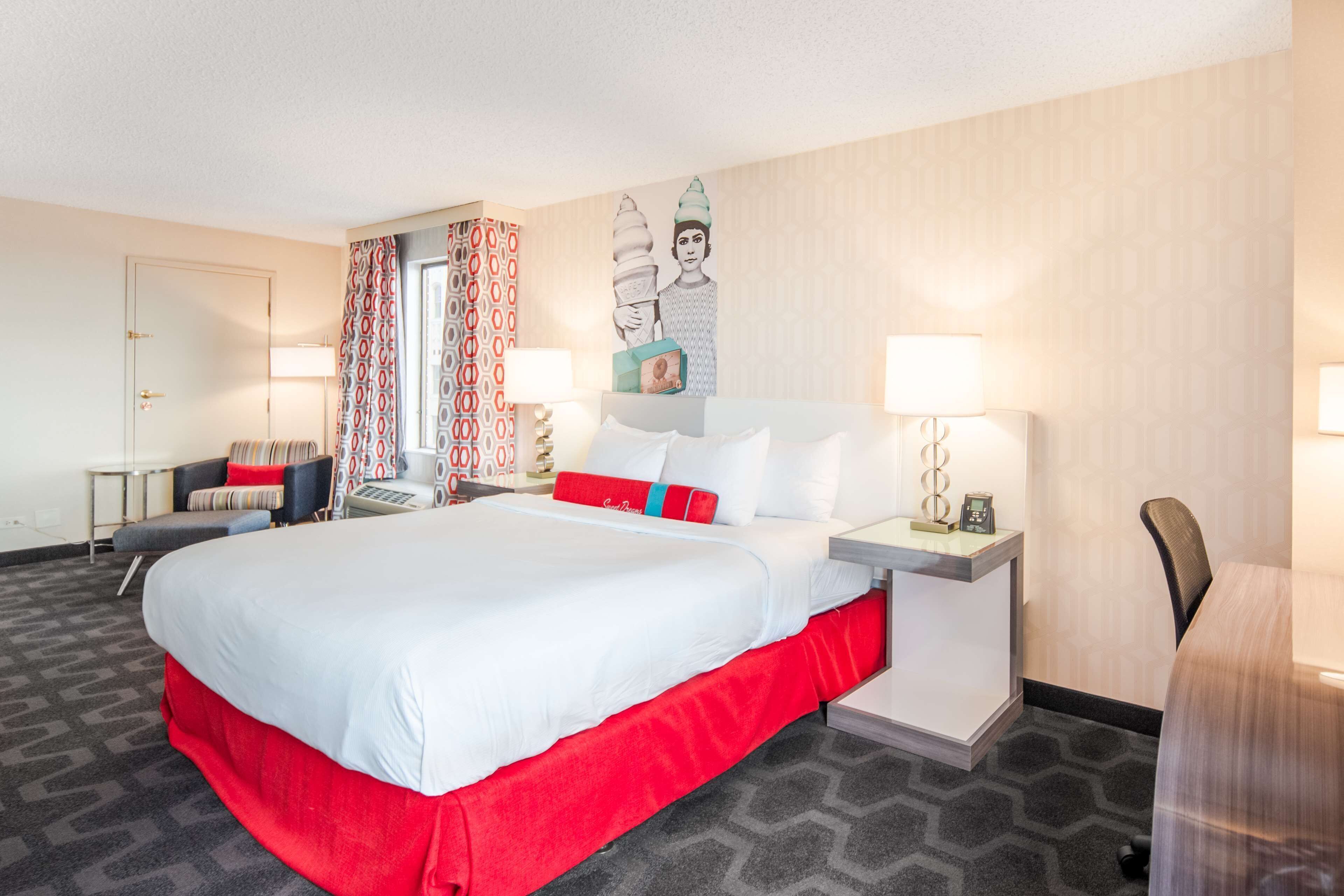 Hypo-allergenic bedding, in-room safe, desk, laptop workspace