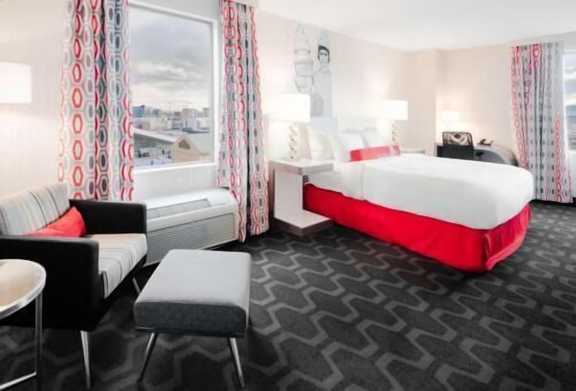 Hypo-allergenic bedding, in-room safe, desk, laptop workspace