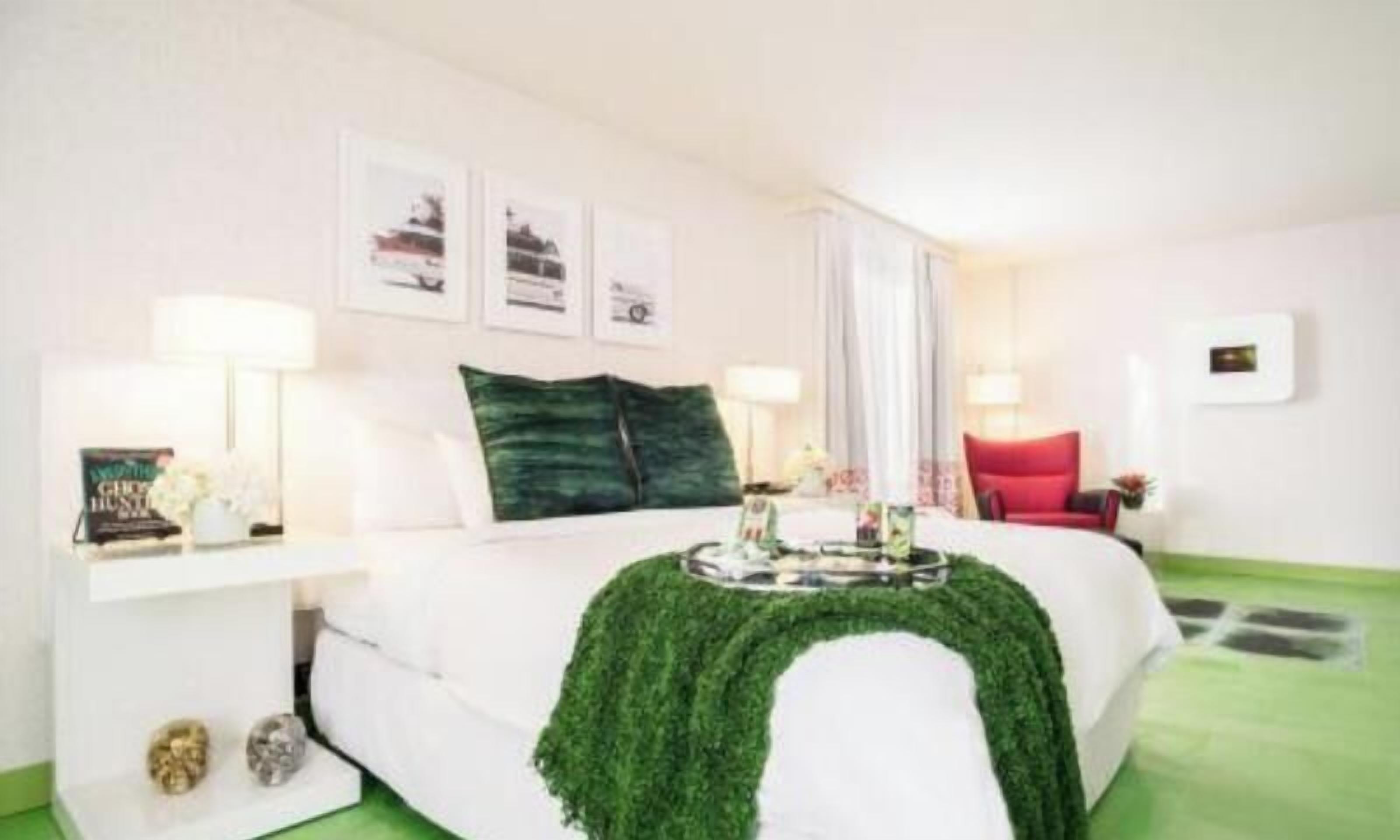 Hypo-allergenic bedding, in-room safe, desk, laptop workspace