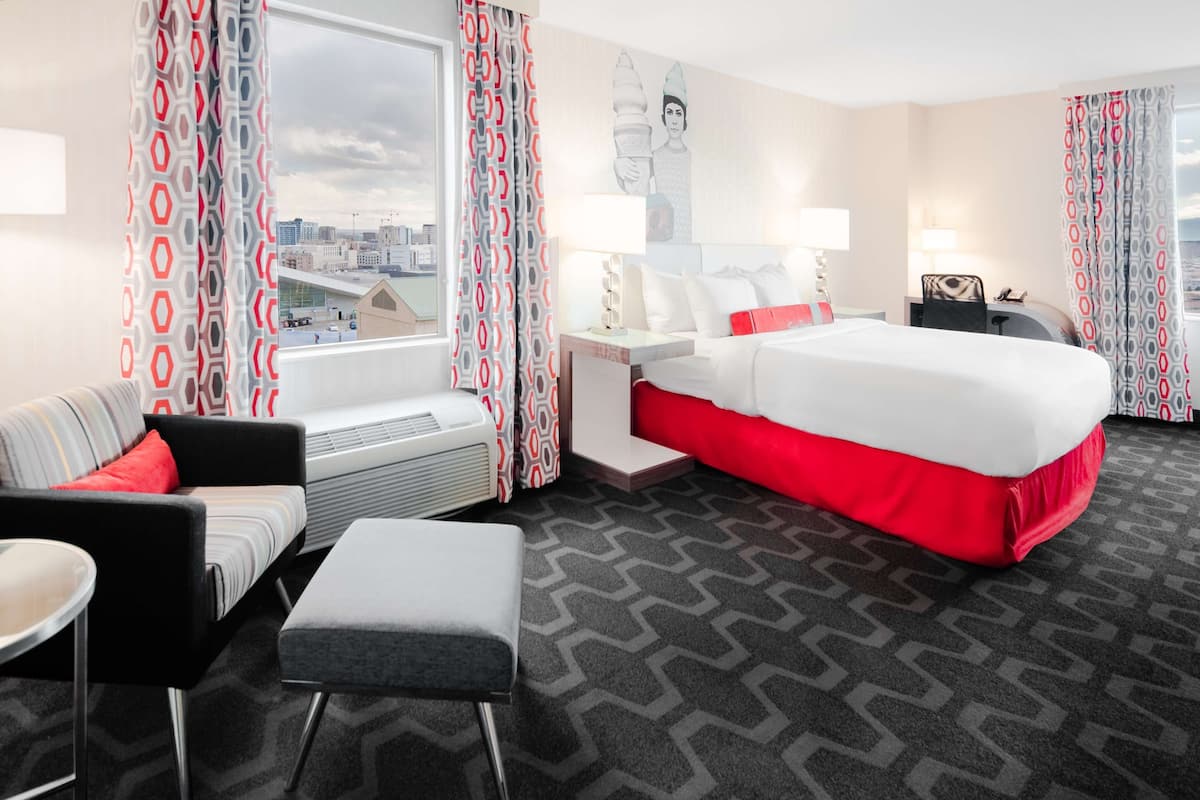 Hypo-allergenic bedding, in-room safe, desk, laptop workspace