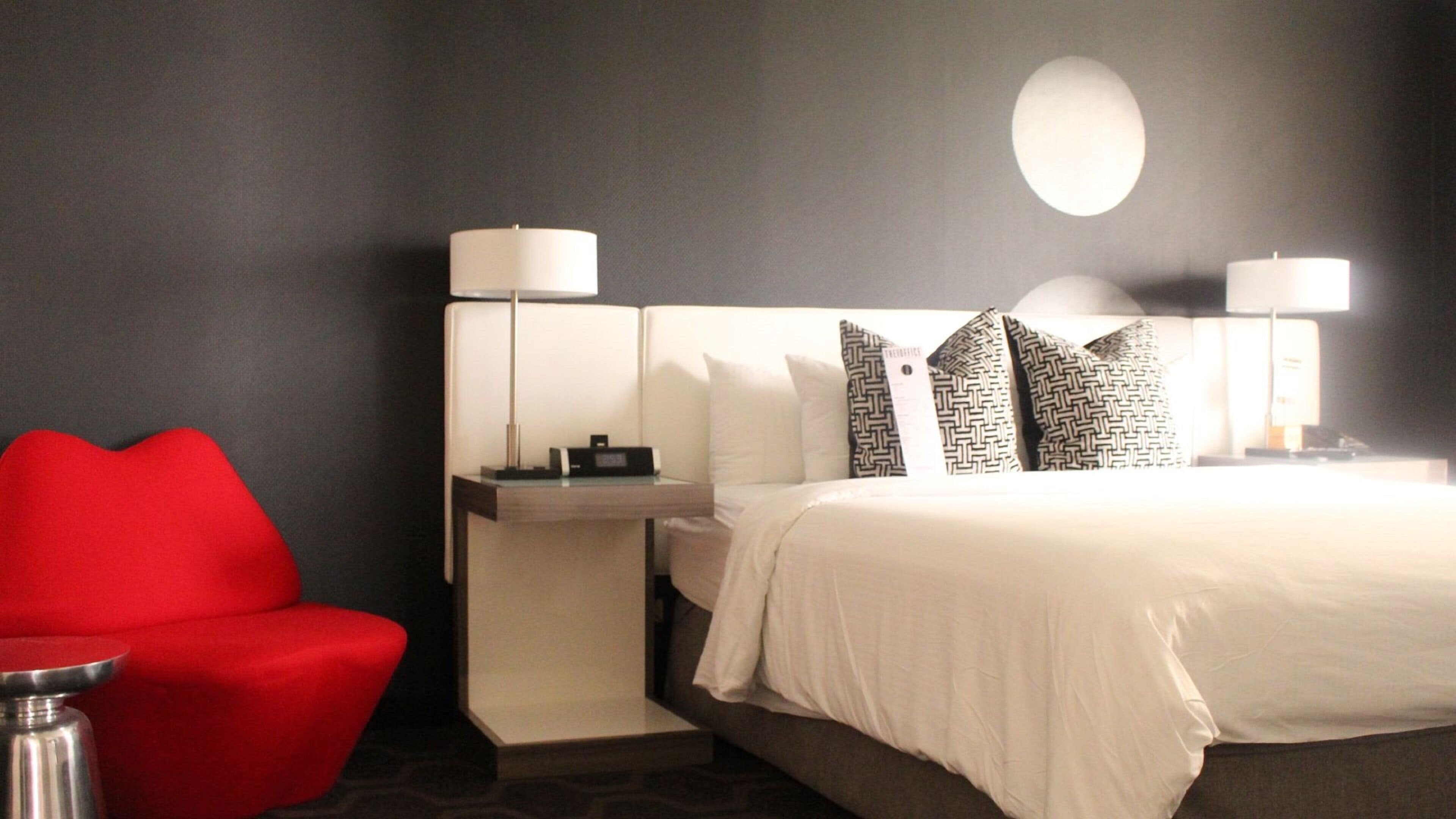 Junior Suite, 1 King Bed | Hypo-allergenic bedding, in-room safe, desk, laptop workspace