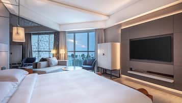 Club Room, 1 Katil Raja (King), Sea View | Tilam berlapik, bar mini, peti besi dalam bilik, meja