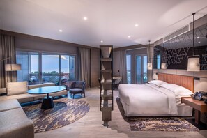 Executive Suite, 1 Bedroom | 1 bedroom, pillowtop beds, minibar, in-room safe