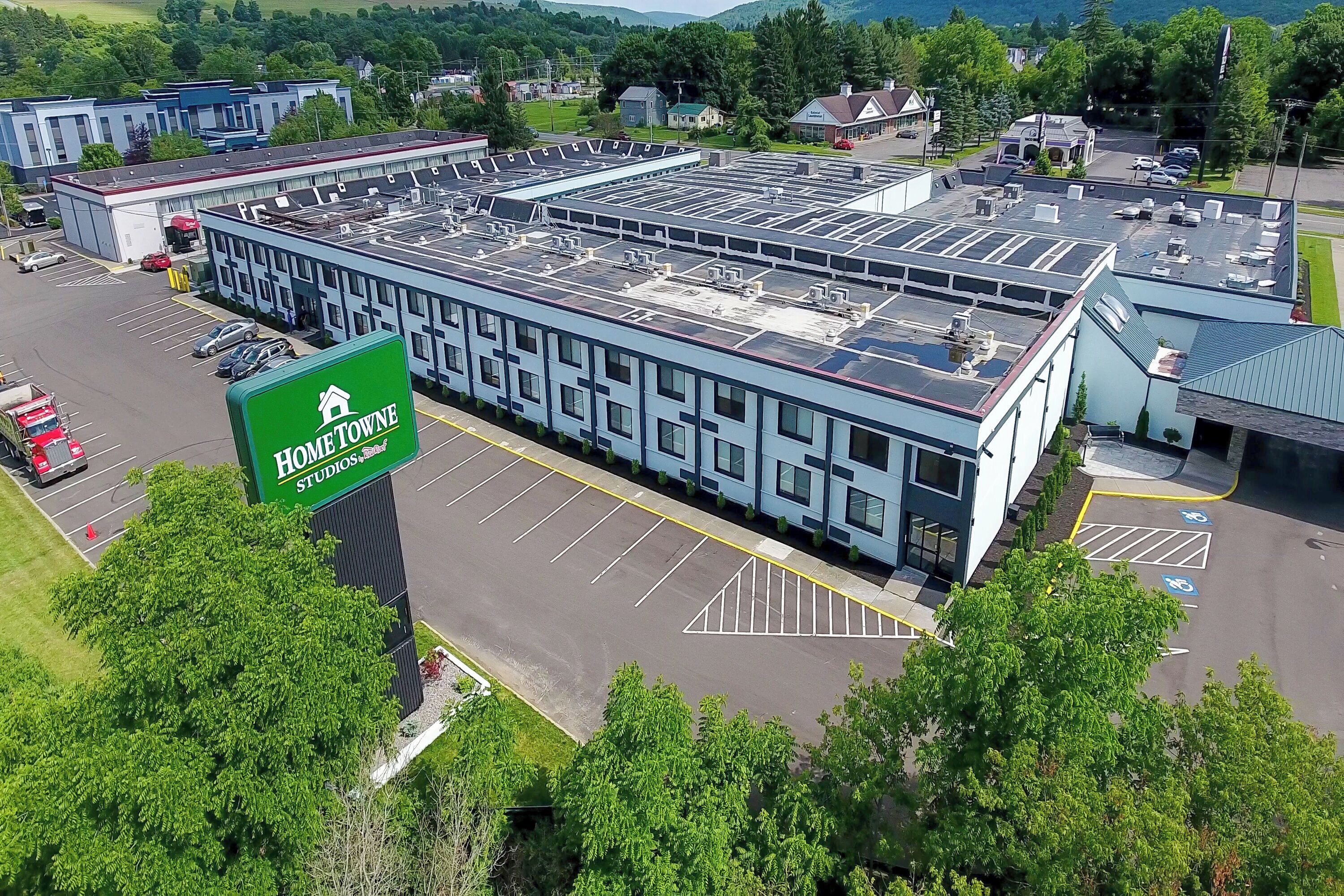 Foto - HomeTowne Studios by Red Roof & Conference Center Cortland