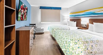 HomeTowne Studios by Red Roof & Conference Center Cortland