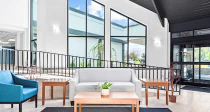 HomeTowne Studios by Red Roof & Conference Center Cortland