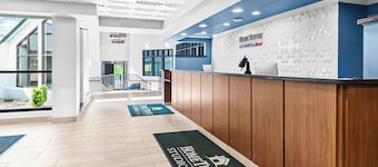 HomeTowne Studios by Red Roof & Conference Center Cortland