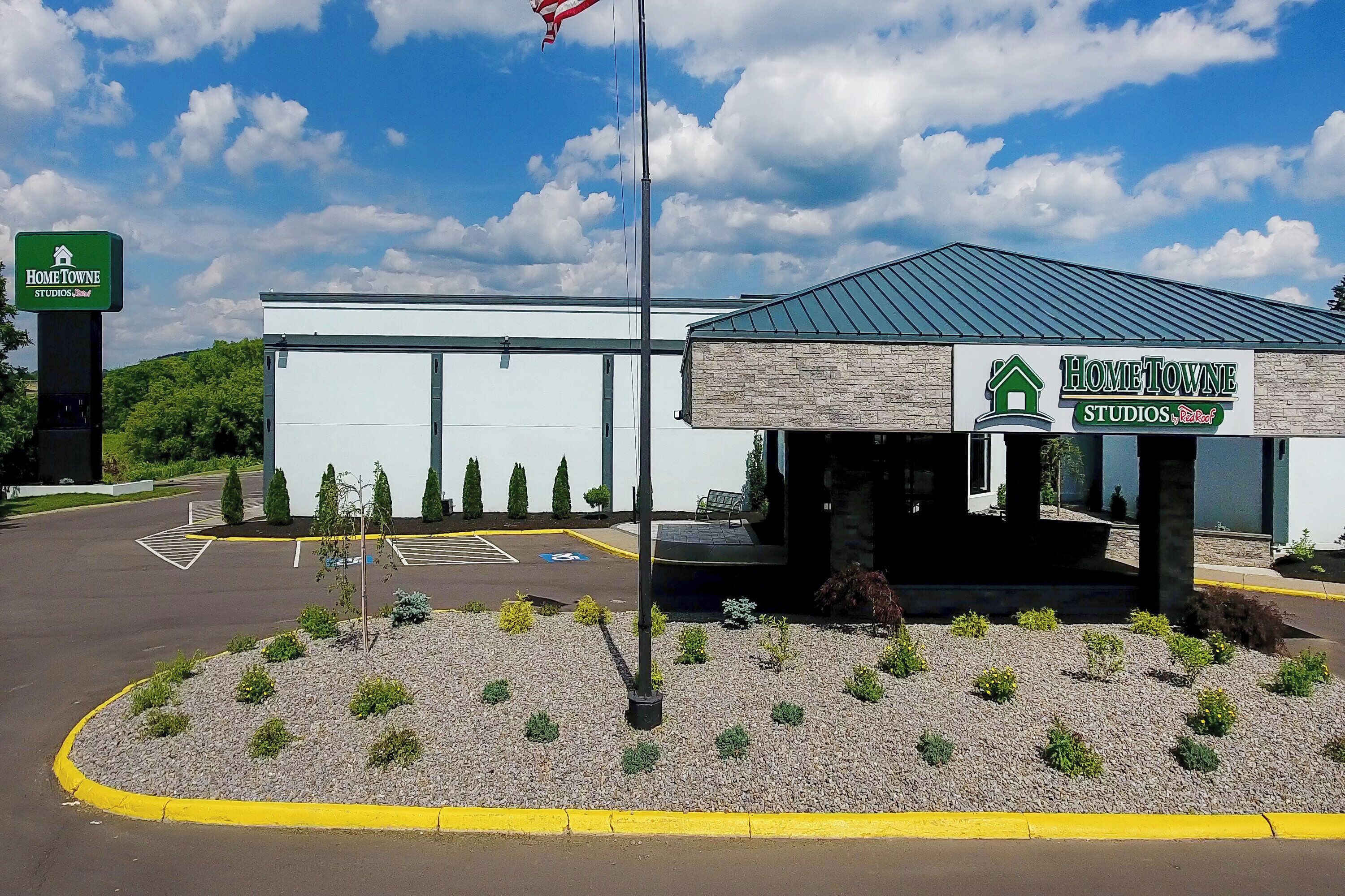 Foto - HomeTowne Studios by Red Roof & Conference Center Cortland