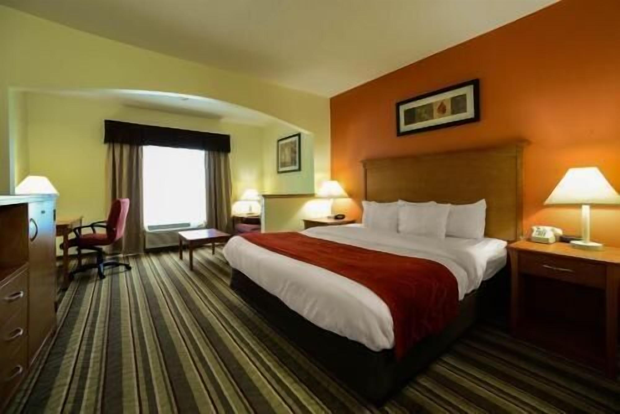 Desk, iron/ironing board, rollaway beds, free WiFi