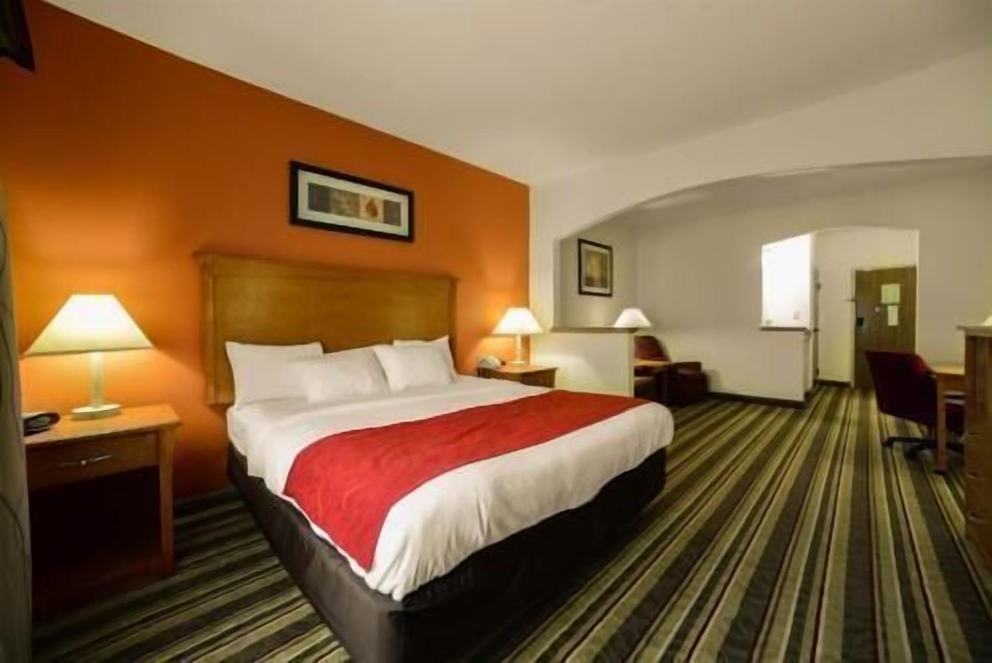 Desk, iron/ironing board, rollaway beds, free WiFi