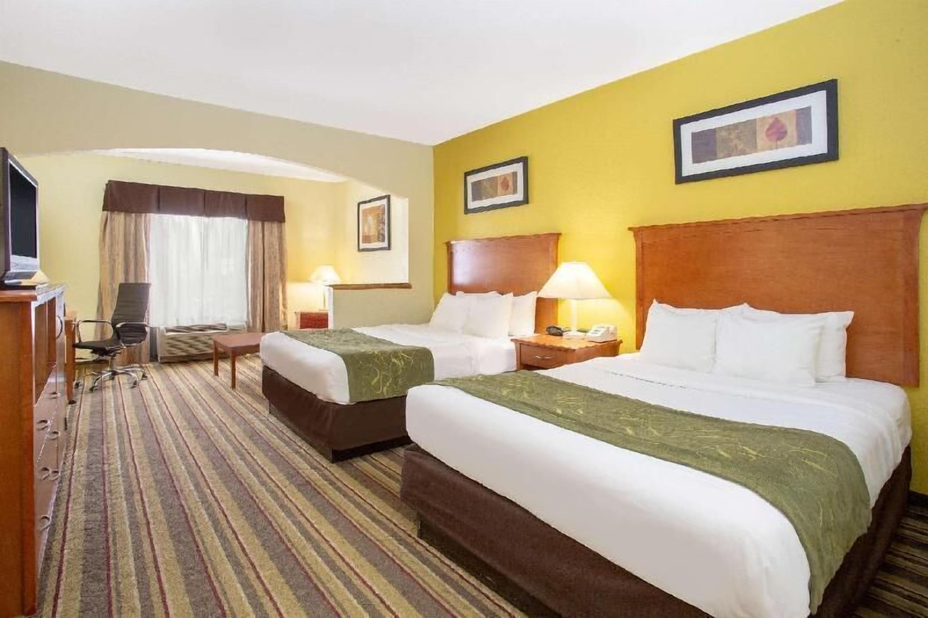 Desk, iron/ironing board, rollaway beds, free WiFi