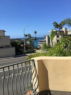 Premium Room, 1 King Bed (Laguna) | Terrace/patio