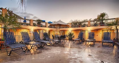 Laguna Brisas - A Beach Hotel