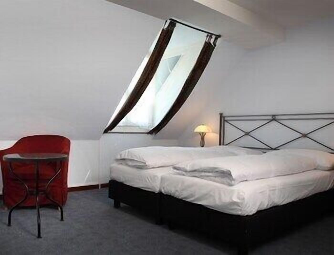 Hypo-allergenic bedding, in-room safe, desk, iron/ironing board