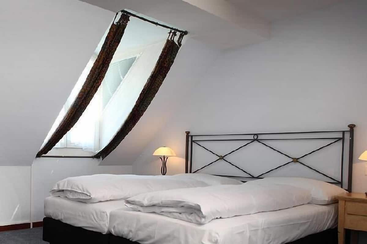 Hypo-allergenic bedding, in-room safe, desk, iron/ironing board