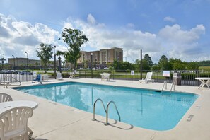 Piscine extérieure (ouverte en saison)