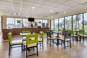 Desayuno bufé gratuito y diario